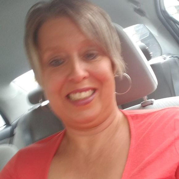 Meet your Posher, Lori - Picture 1 of 1